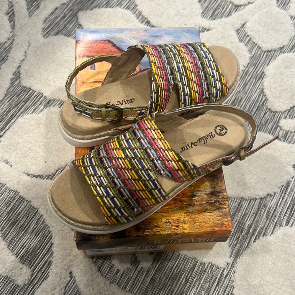 Brand new. Never worn adorable!